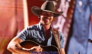 riley-green-singer